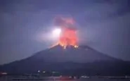 Giappone vulcano sakurajima eruzione