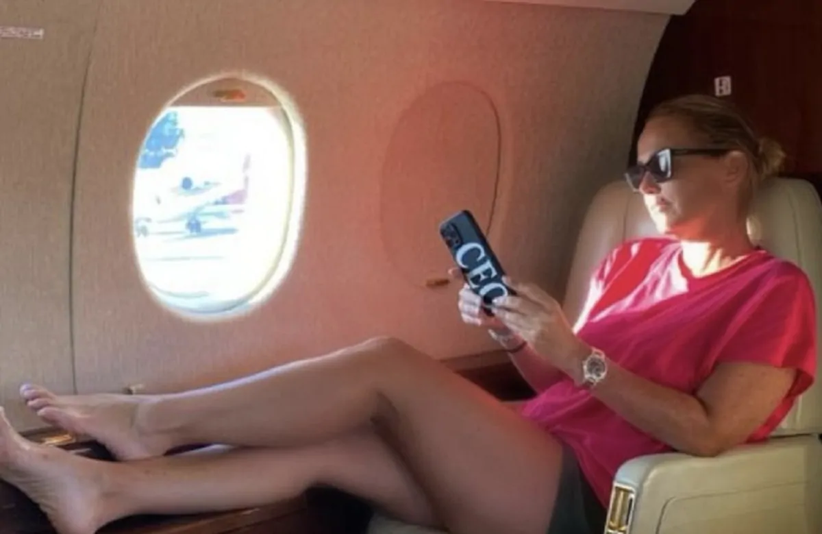 Sonia Bruganelli spacca i social: "Ecco perché preferisco l'aereo privato"