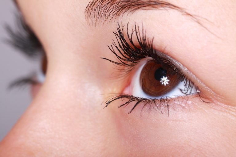 Contorno occhi: i migliori rimedi antiage