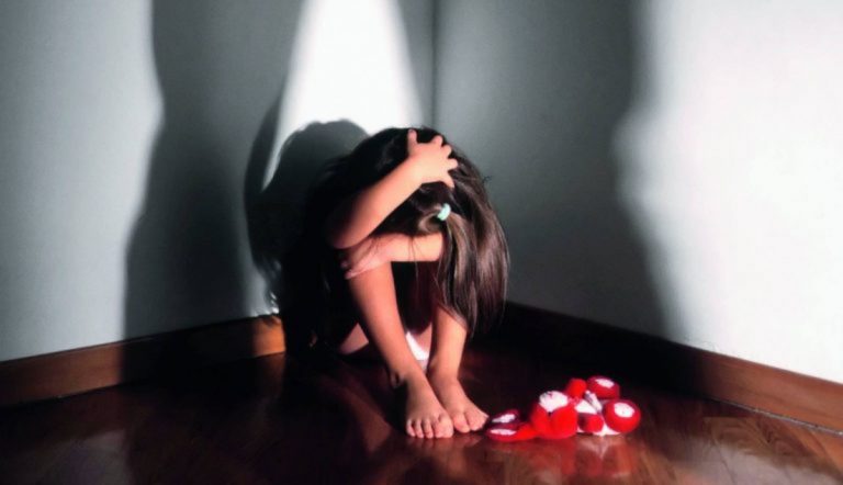 Bambina violentata