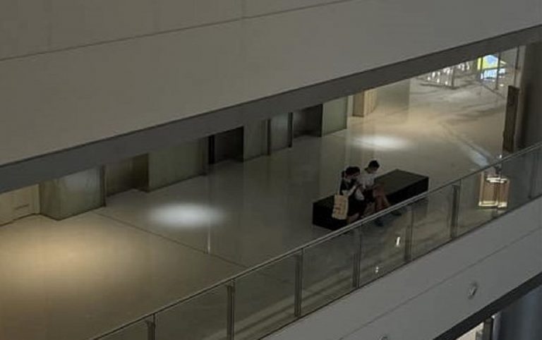 Nella Metro e nei market di Chengdu le luci sono state abbassate