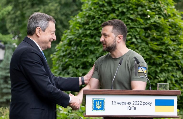 Mario Draghi con Volodymyr Zelesnky