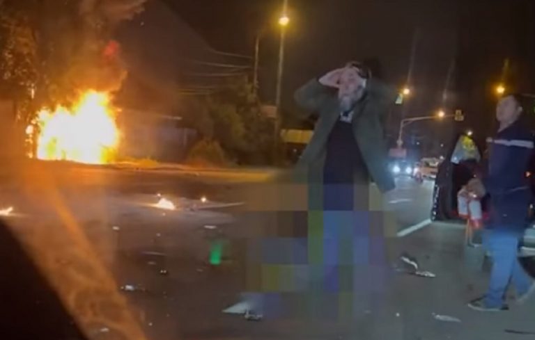Alexander Dugin si tiene la testa fra le mani dopo aver visto sua figlia morire