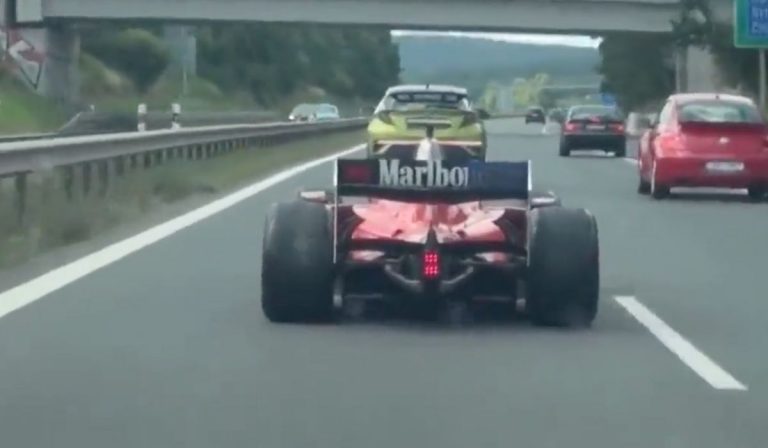Ferrari F1 in autostrada
