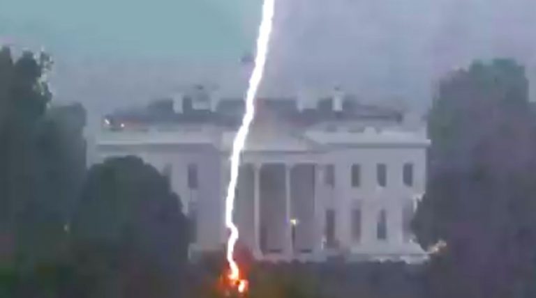 Fulmini sulla Casa Bianca