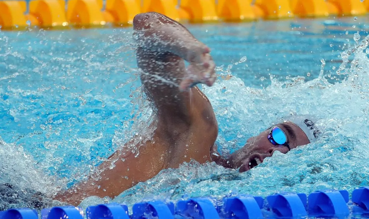 Gregorio Paltrinieri in acqua