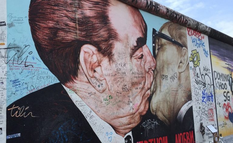 Il Bacio di Vrubel fra Brezhnev e Honecker