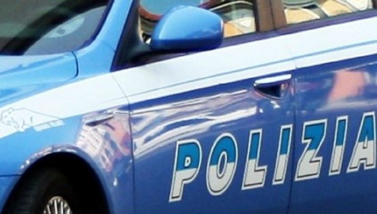 I poliziotti arrestano un rapinatore