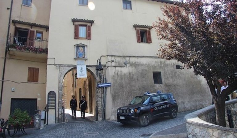 I Carabinieri di Trevi nel Lazio indagano sul caso