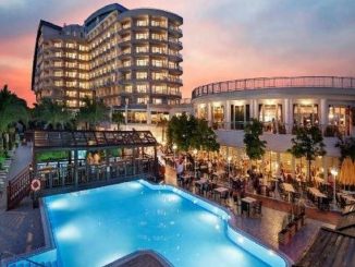 Un hotel con piscina di Antalya, dove si è consumata la tragedia
