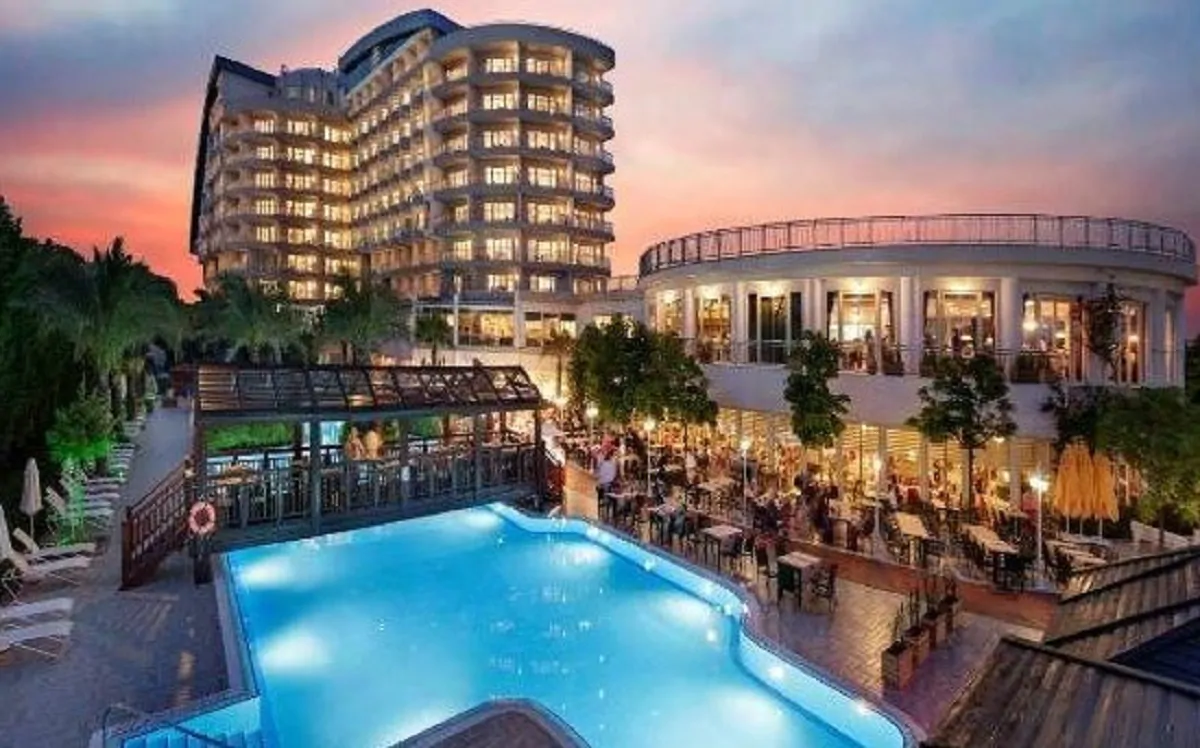 Un hotel con piscina di Antalya, dove si è consumata la tragedia