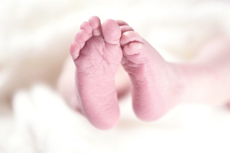 Terribili sviluppi nella vicenda della neonata abbandonata dai genitori