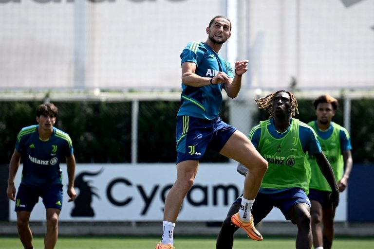 Il Manchester United vuole Rabiot, la Juve valuta