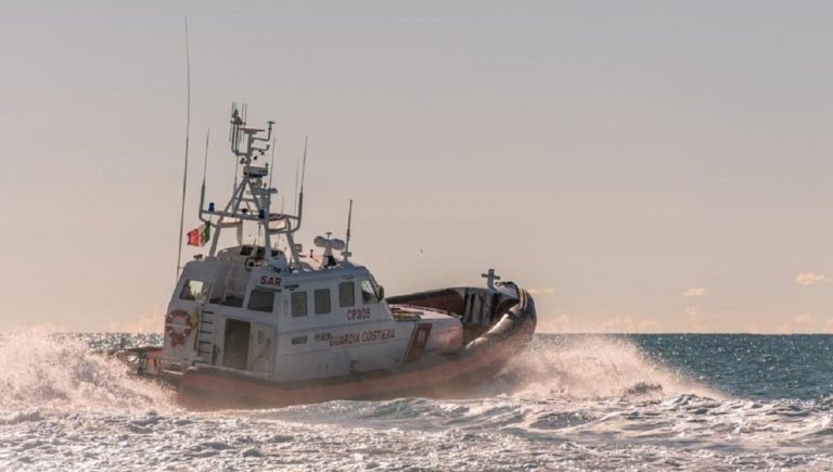 Padre e figlio di 6 anni morti in mare a Castel Volturno