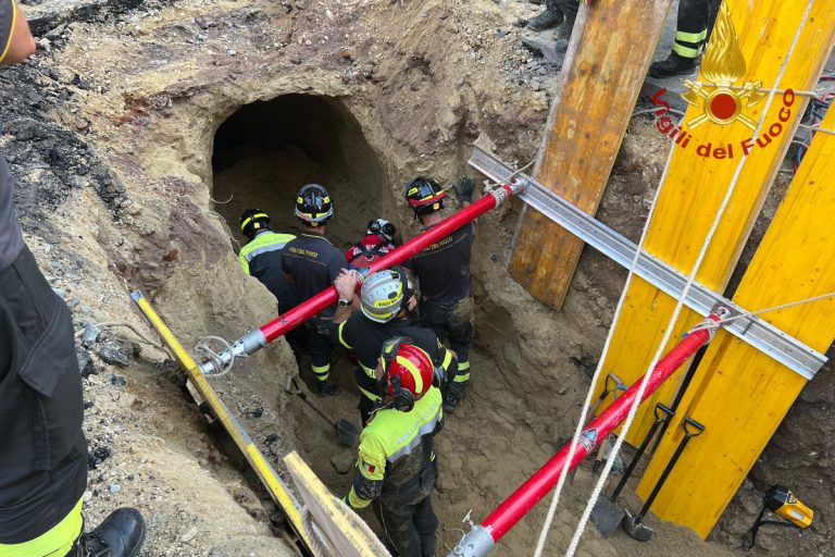 uomo incastrato tunnel