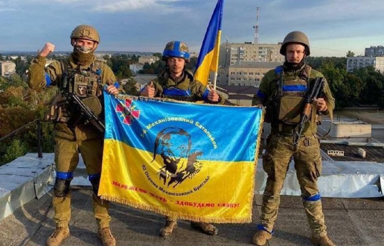 Russi in dificoltà e ucraini al contrattacco, lo dicono gli 007 UK