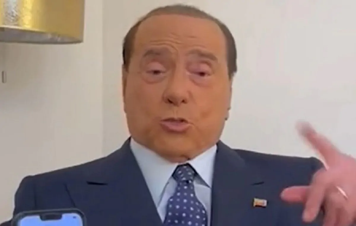 Silvio Berlusconi in modalità TikTok