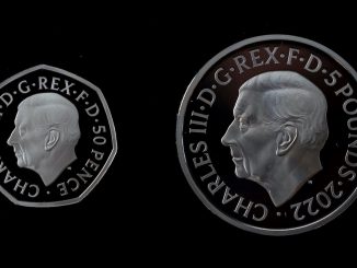 Le due monete con le immagini di Carlo III