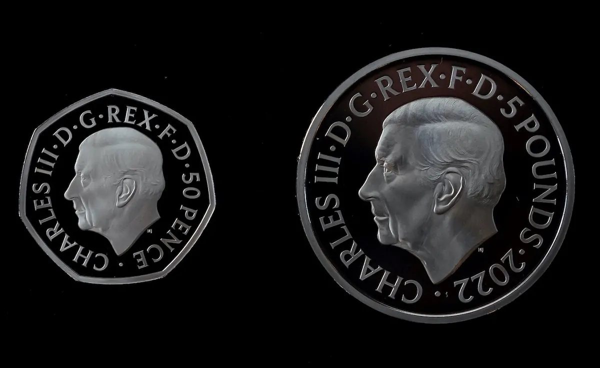 Le due monete con le immagini di Carlo III