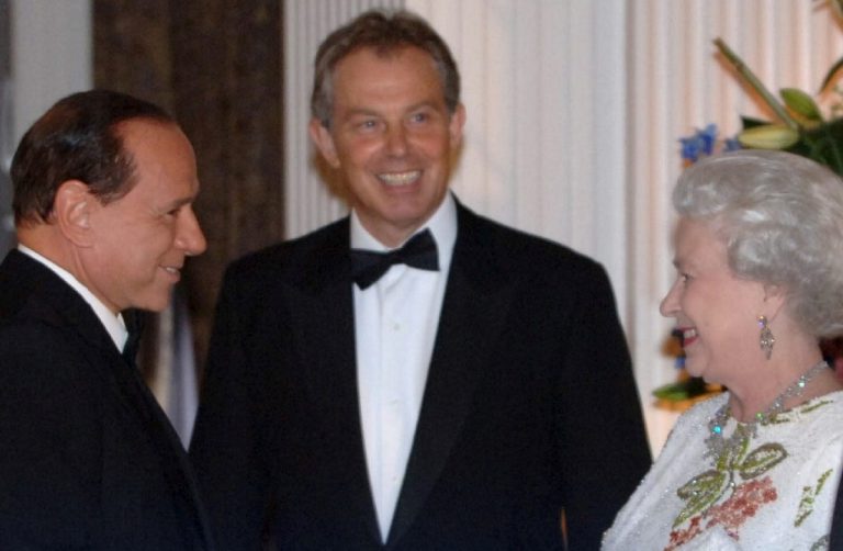 Berlusconi e la regina: fra loro due Tony Blair