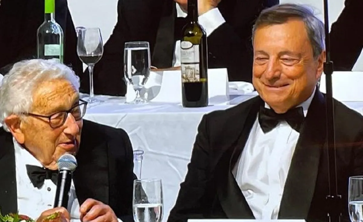 Henry Kissinger con Mario Draghi
