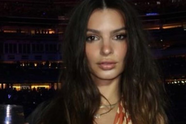 Emily Ratajkowski nuda livido