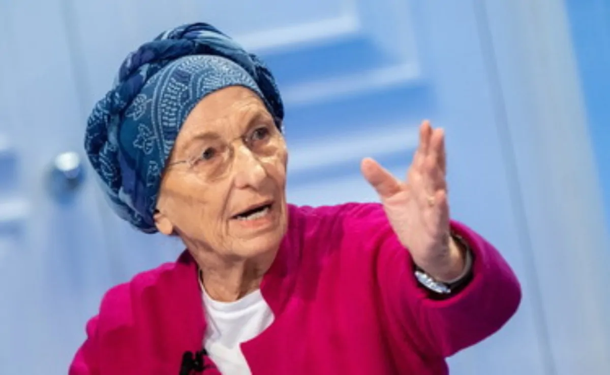 Emma Bonino fuori dal parlamento