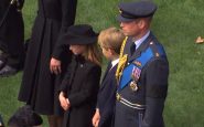 Il principino George con i genitori e la sorella Charotte ai funerali di Elisabetta