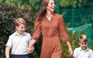 Kate Middleton con i figli George e Louis, nella foto la piccola Charlotte è con il padre