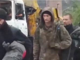 Alcuni combattenti dell'Azov presi prigionieri