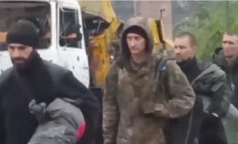 Alcuni combattenti dell'Azov presi prigionieri