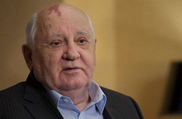 Vladimir Putin presente alla veglia di Gorbaciov ma non alle esequie