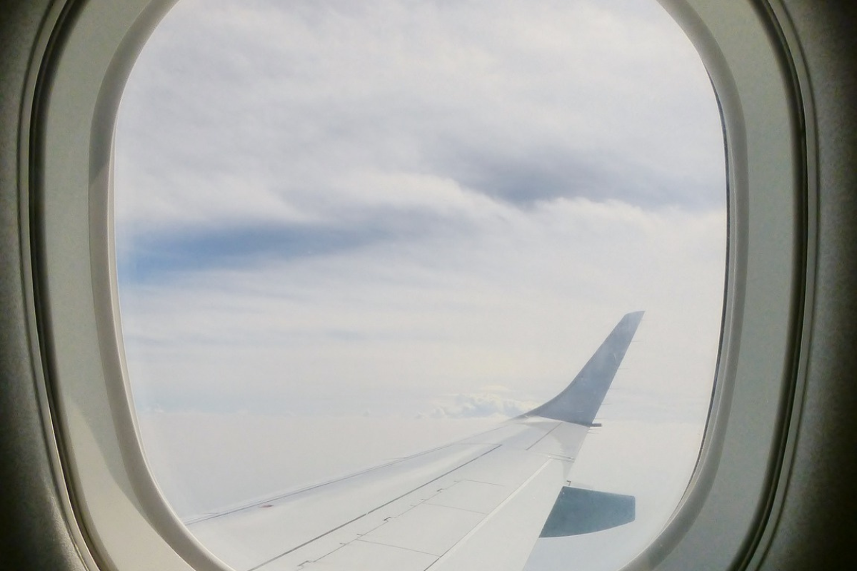 finestrino aereo rotto