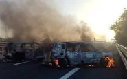 La auto incendiate usate come scudo