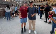 Dybala con il giovane tifoso al Colosseo