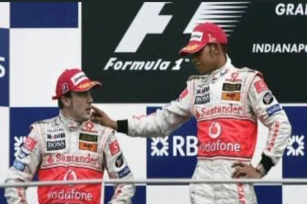 Alonso provoca Hamilton: "I titoli di Verstappen valgono di più", la risposta di Lewis è durissima