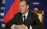 bottiglia molotov lanciata medvedev