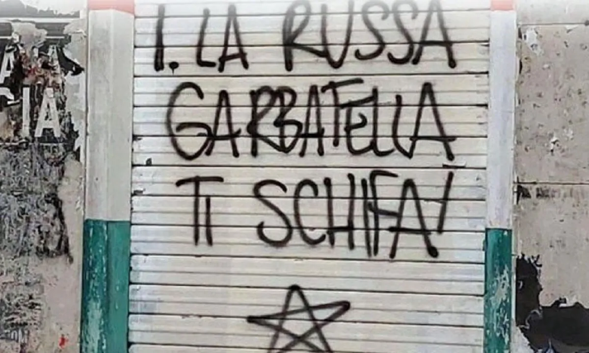 La scritta contro Ignazio La Russa alla Garbatella