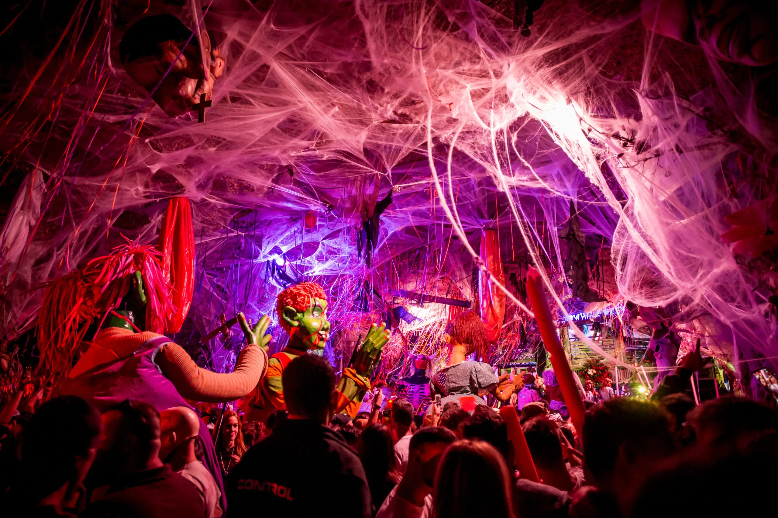 elrow halloween 2022 credits toni villen scaled