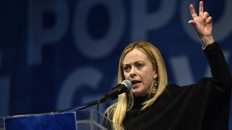 Giorgia Meloni abbandona il gruppo Whatsapp di Fratelli D'Italia: ecco perché