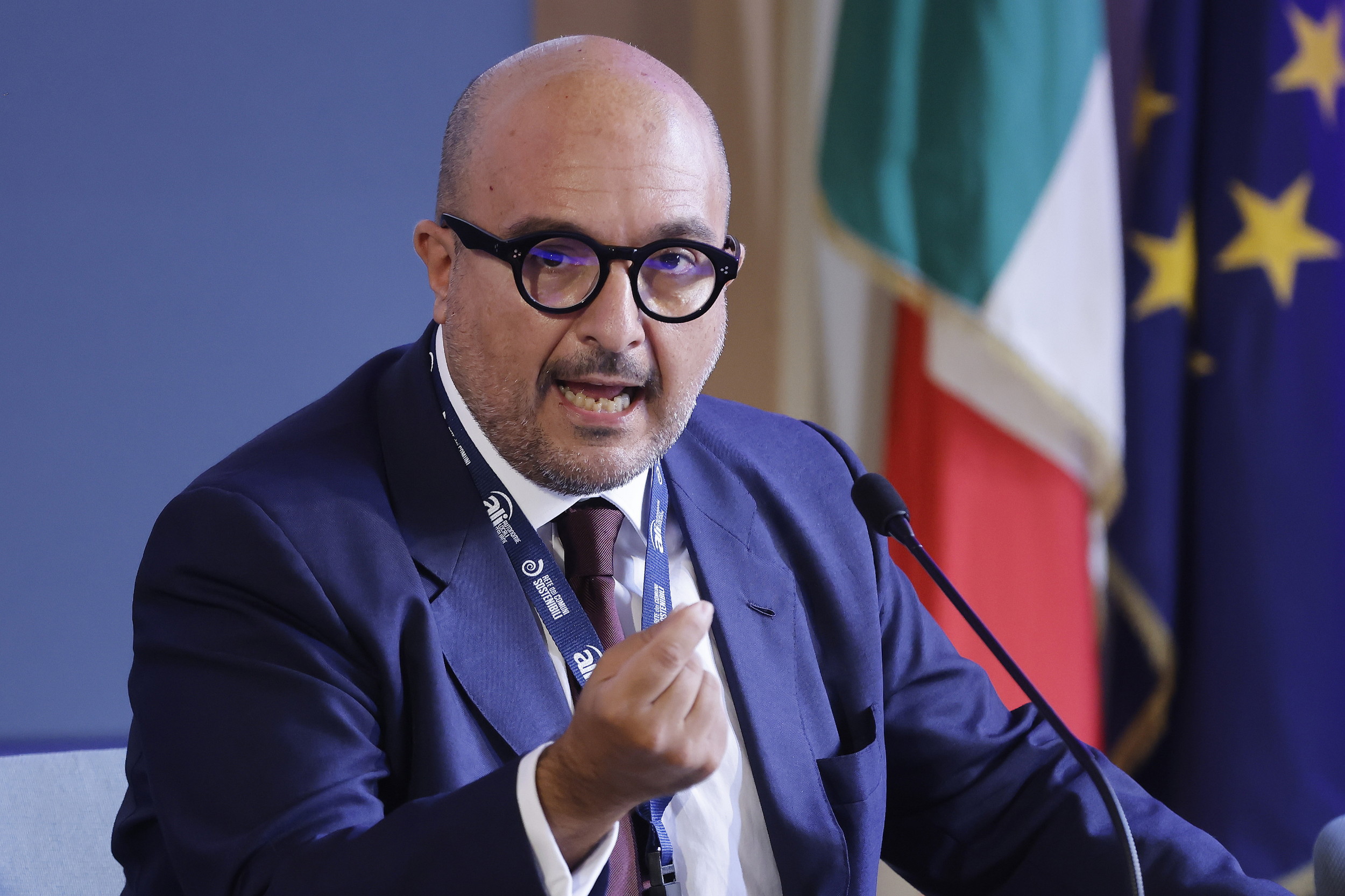 qui-est-gennaro-sangiuliano-le-journaliste-choisi-comme-ministre-de-la