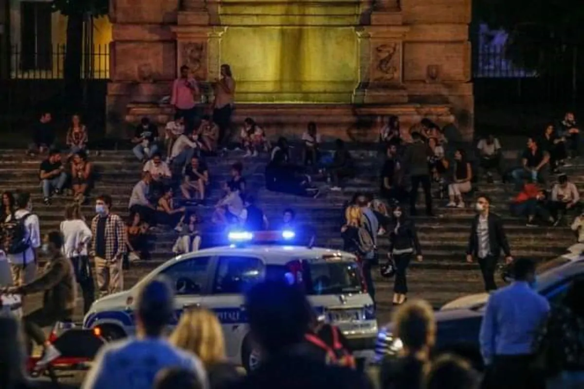 Trastevere: gruppo di ragazzi prende a calci un senzatetto, provano a bloccarli e scatta la maxi ris