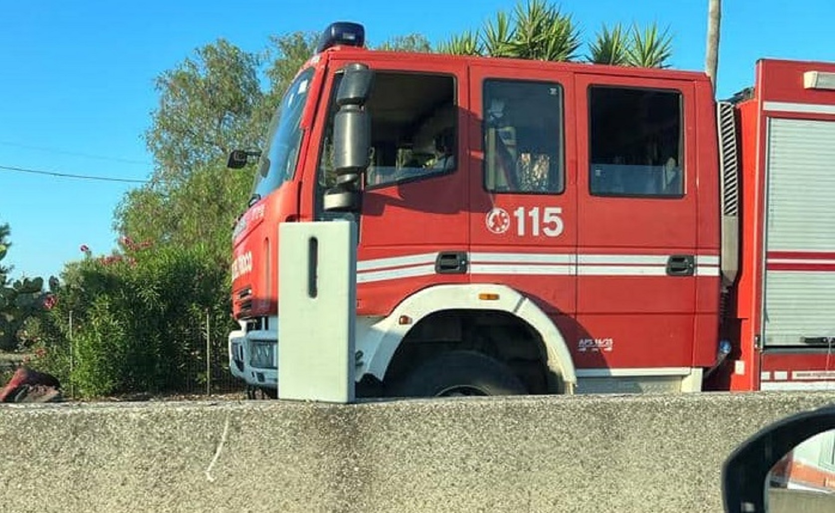 Bari, auto viaggia in contromano sulla statale un morto e due feriti Bari, auto viaggia in contromano sulla statale un morto e due feriti