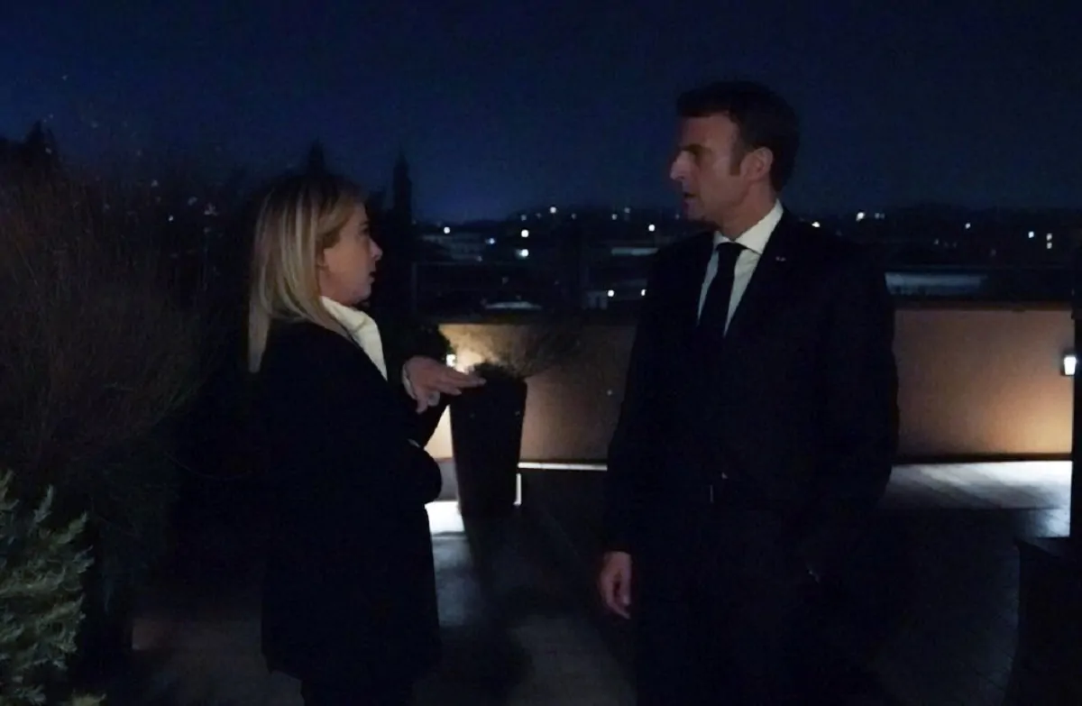 Giorgia Meloni con Emmanuel Macron