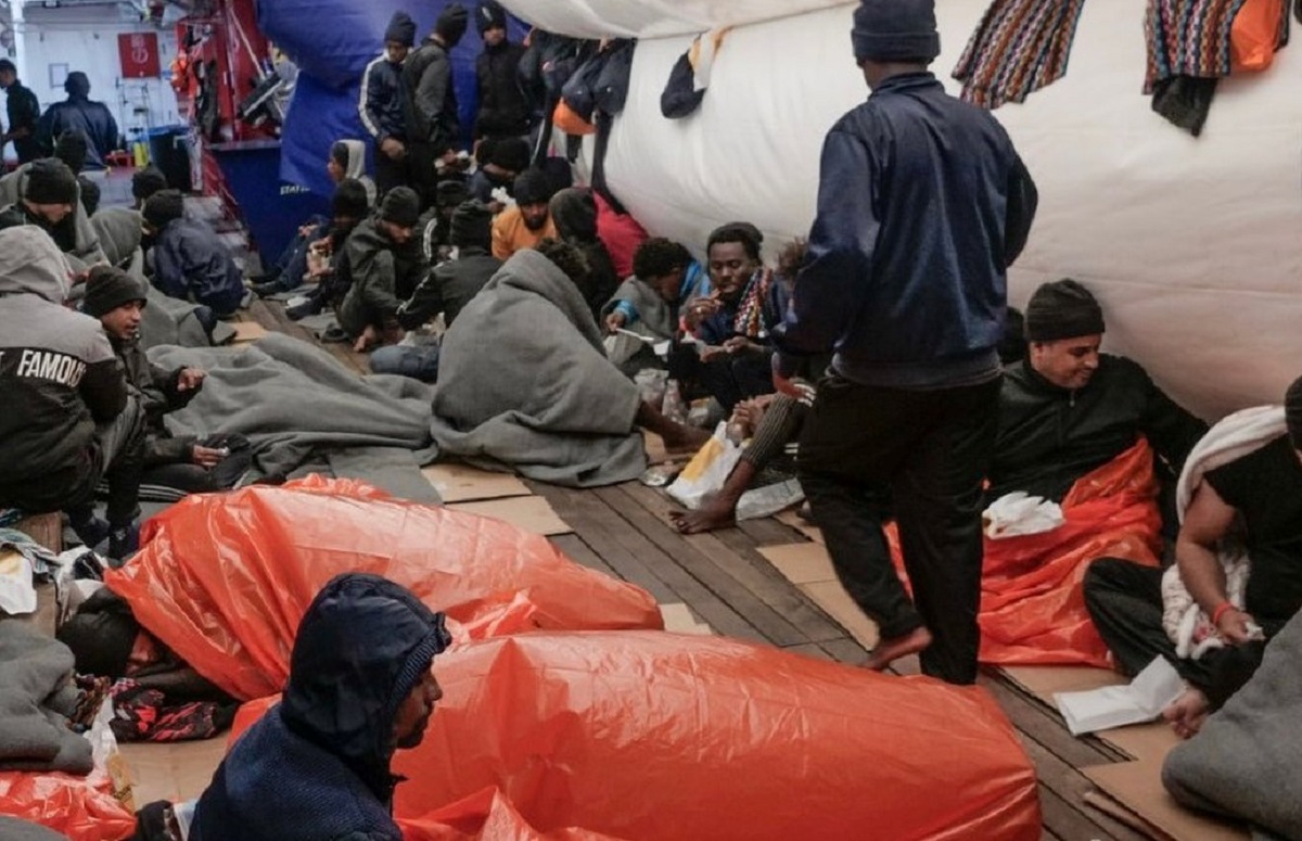 I migranti a bordo della Ocean Viking