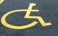 Non lo fanno parcheggiare sul posto auto per i disabili