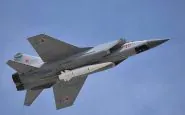 Un Mig-31K che trasporta un missile Kinzhal