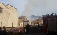 Cosenza, incendio in un appartamento del centro storico: 28enne si salva lanciandosi da una finestra