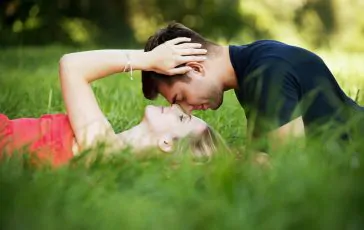 Feromoni maschili e attrazione: come funzionano e dove ordinarli