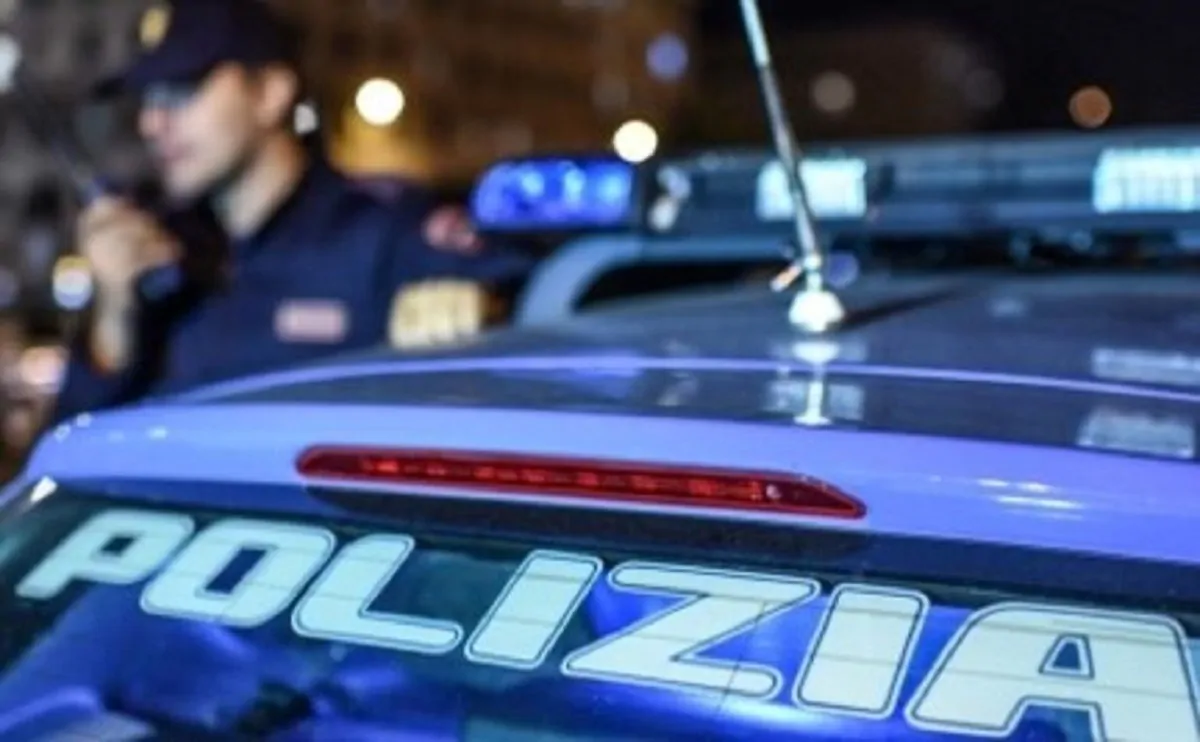 Napoli, rapinatore spara sulla folla che cerca di fermarlo: tre feriti